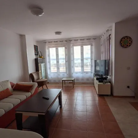 апартамент Sea View к-г градина *